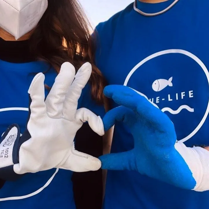Volontari Blue-Life durante una challenge di squadra